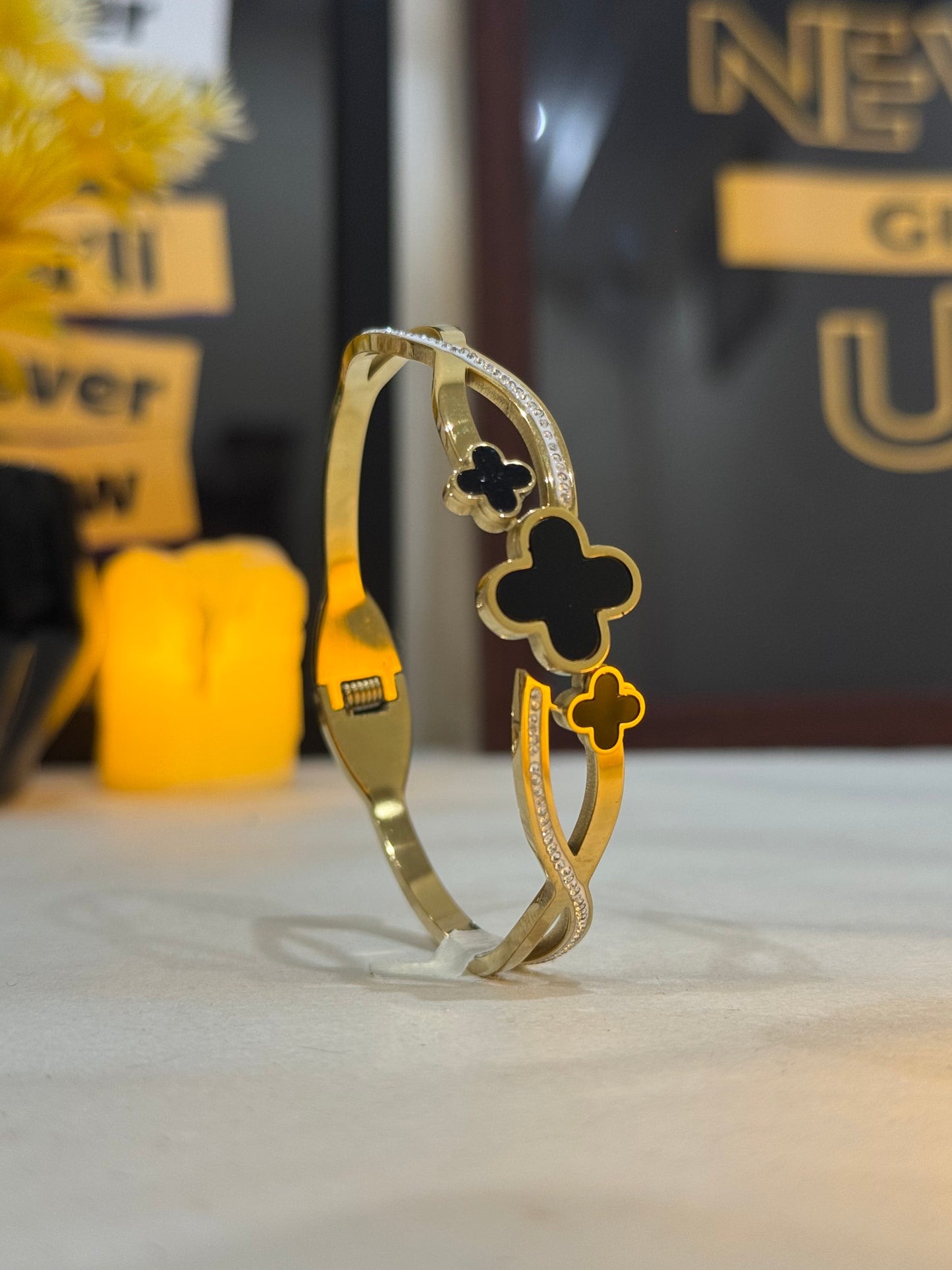 LAMISE Clover Luxe Bracelet – Gold & Black Stainless Steel Bracelet